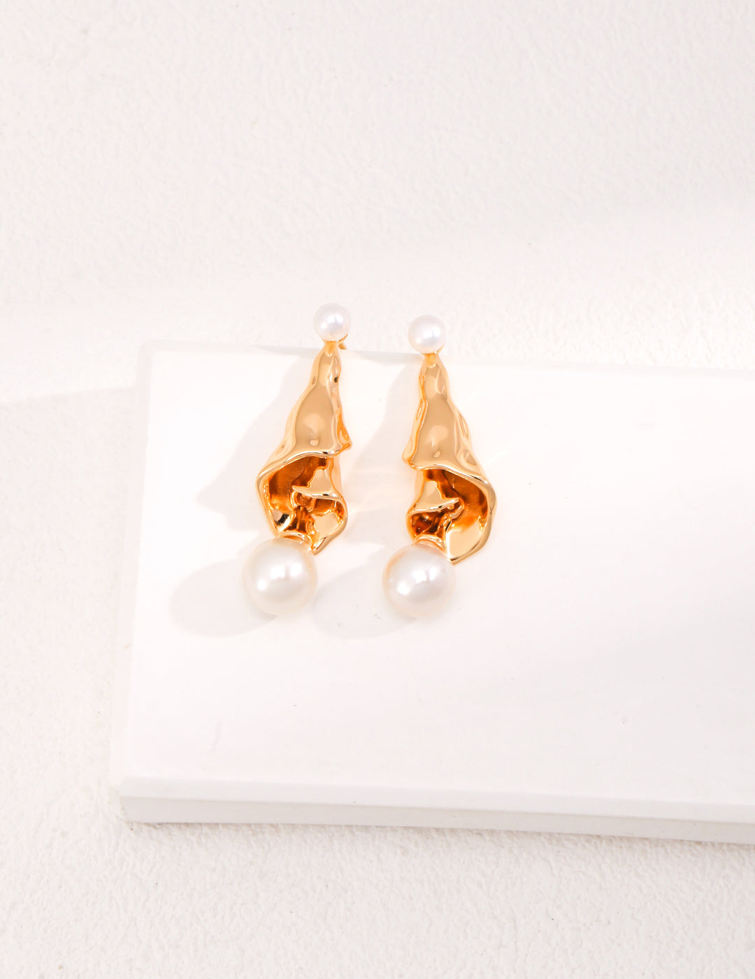 Natural Pearl and Conch Shape Earrings