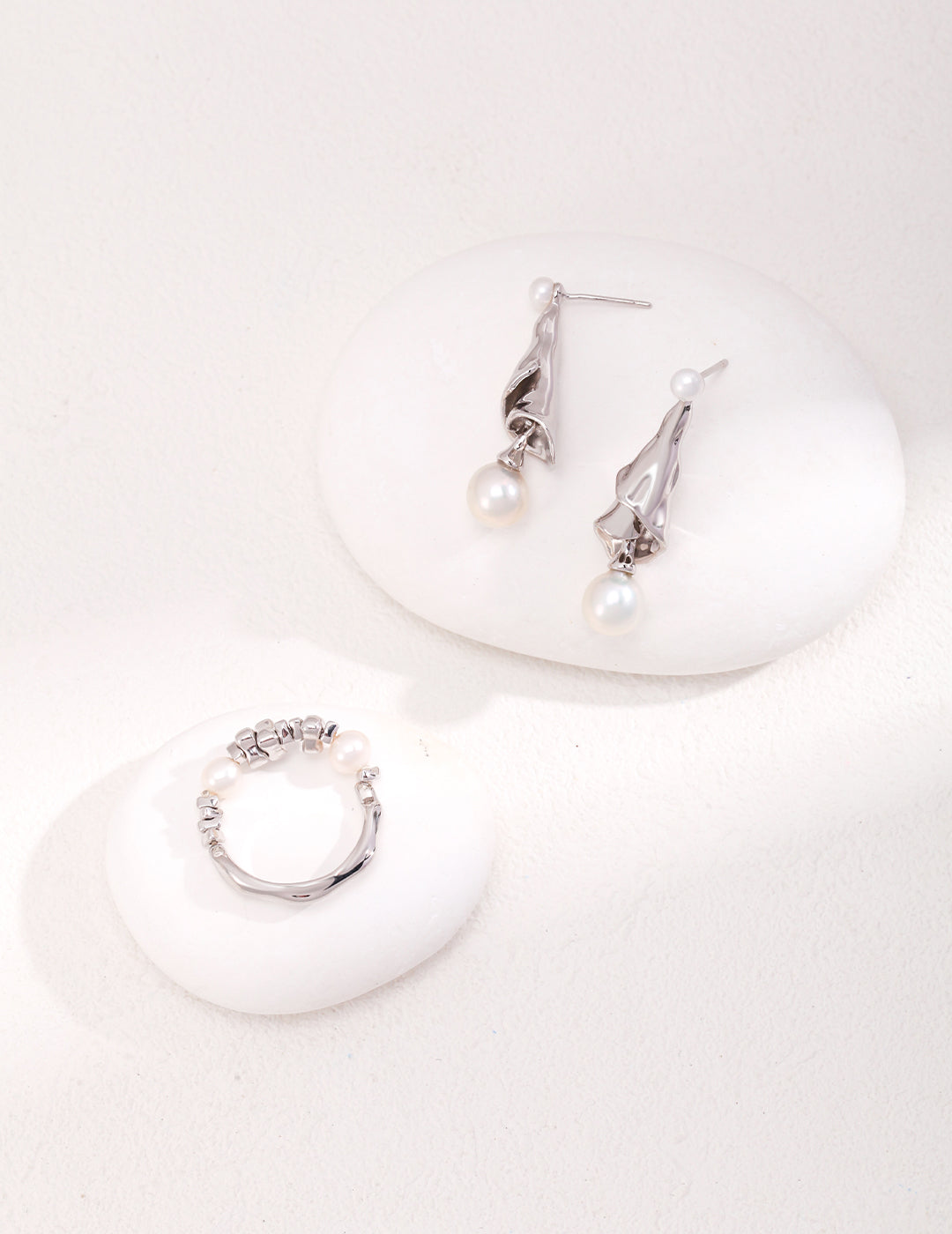 Natural Pearl and Conch Shape Earrings