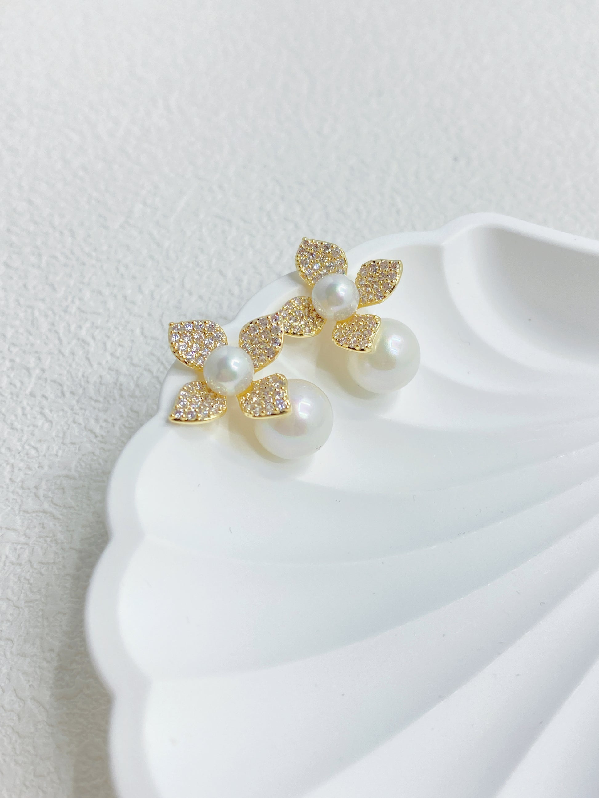 Flower Pearl Stud Earrings