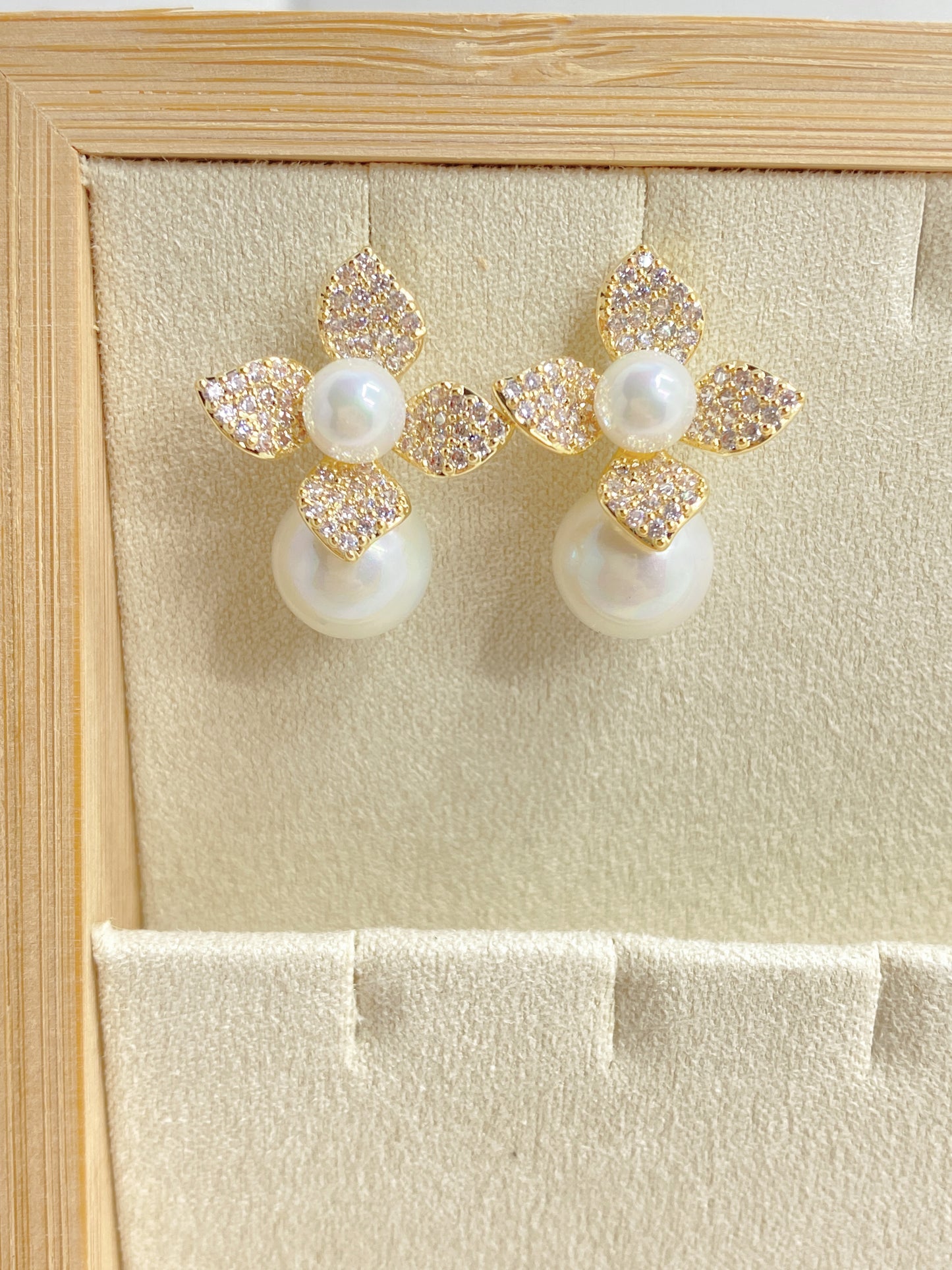 Flower Pearl Stud Earrings