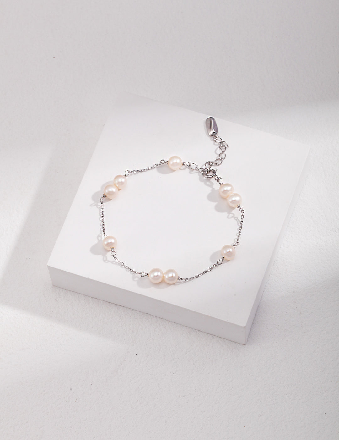 Simple Pearl Bracelet