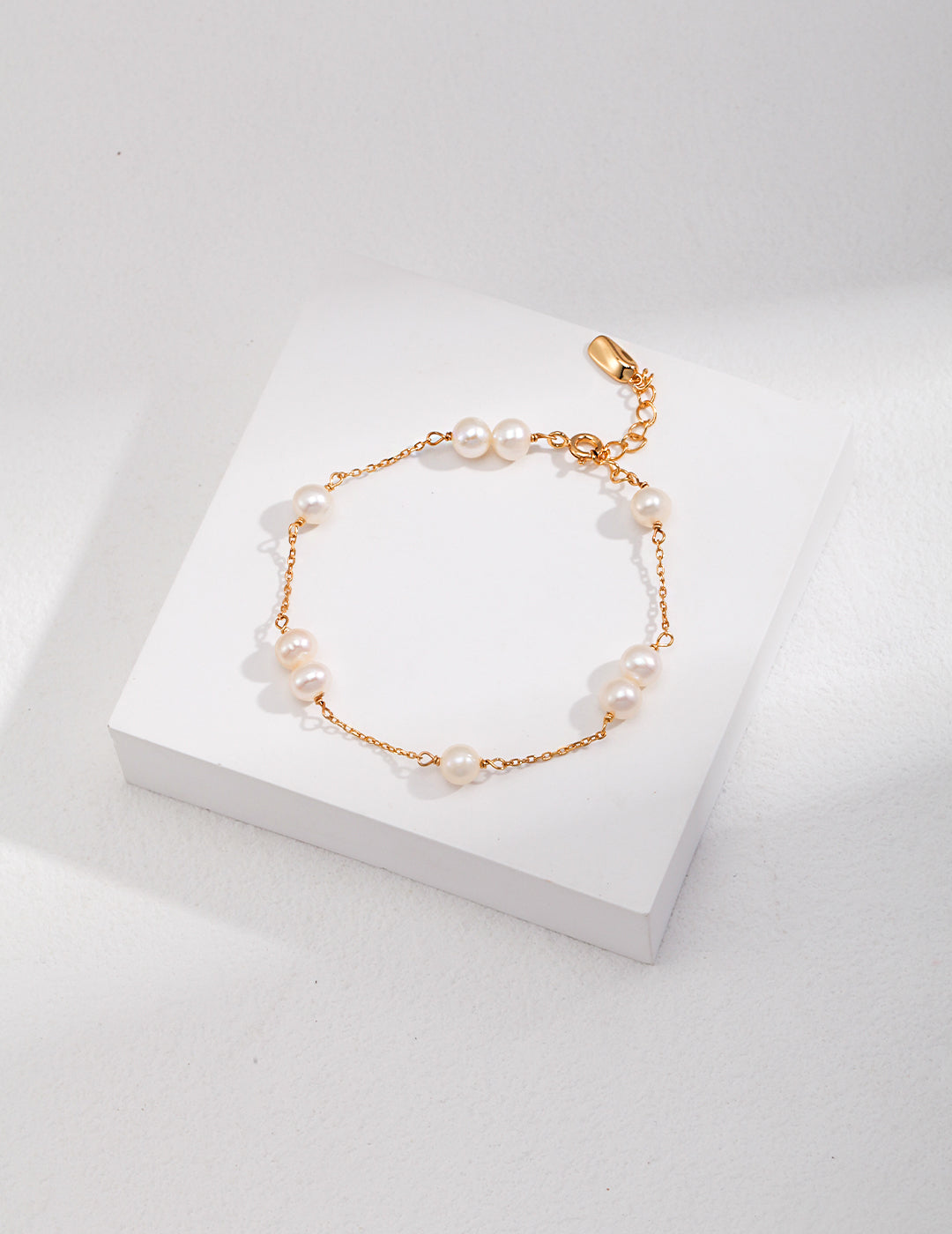 Simple Pearl Bracelet