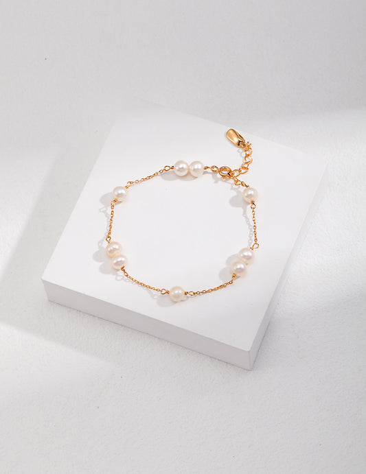 Simple Pearl Bracelet